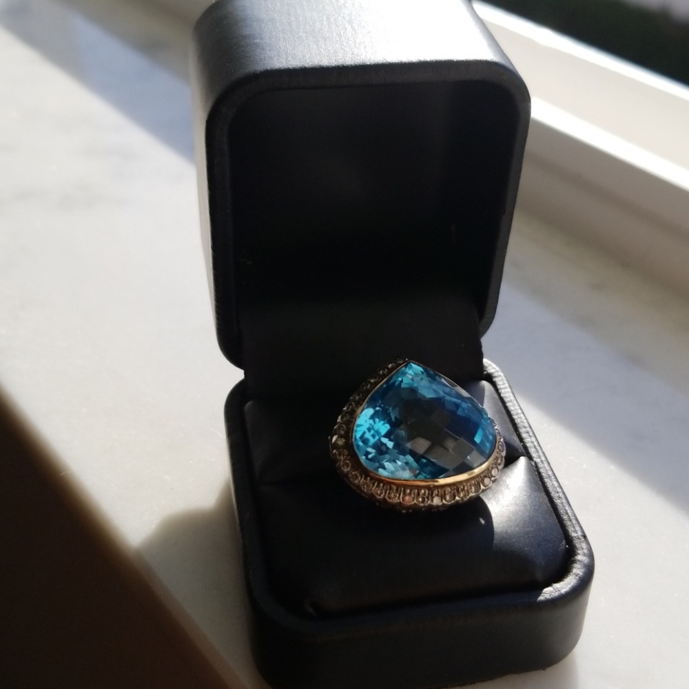 Luxe Blue Topaz Ring- Estate Jewelry - Picture 2 of 8